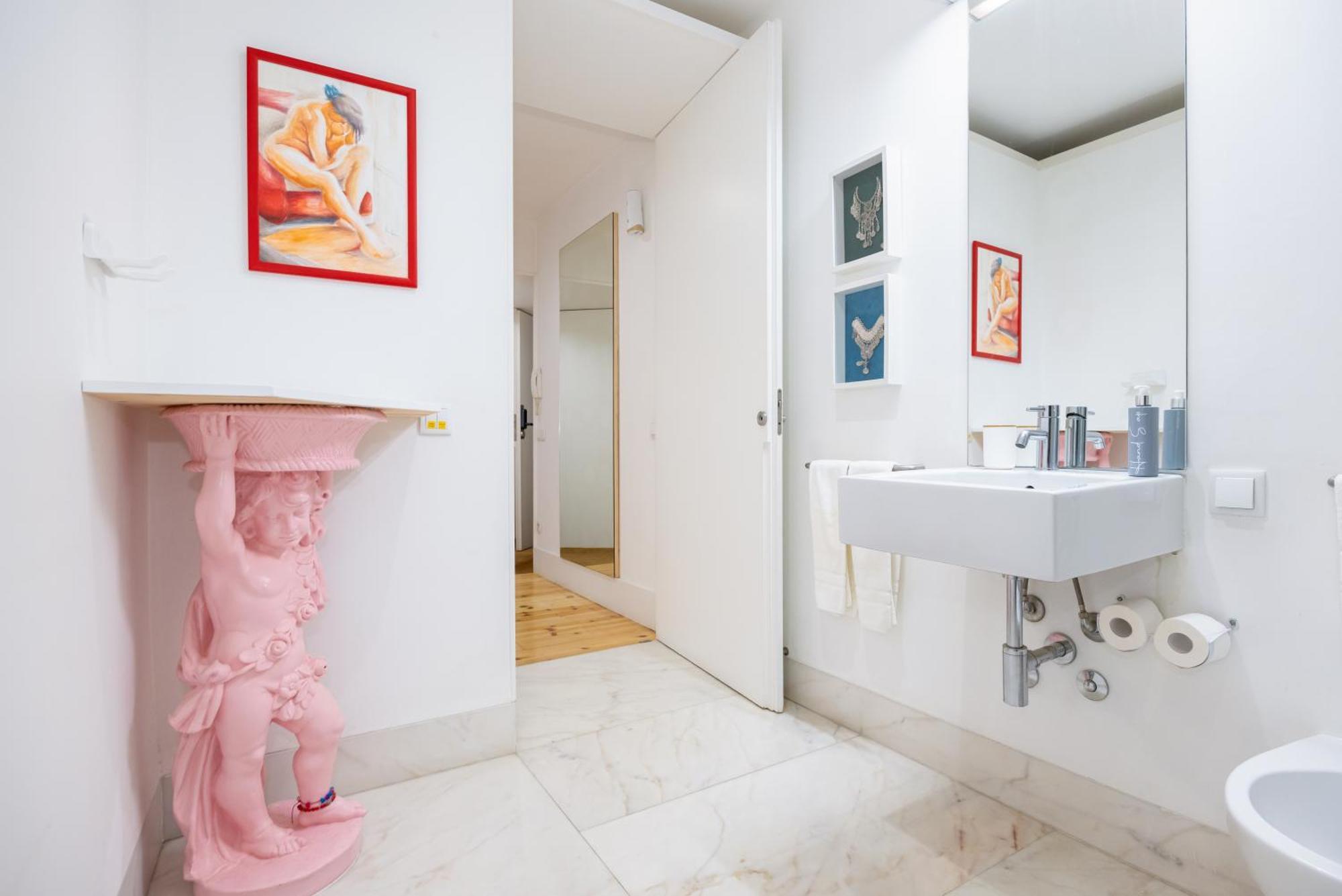 Boutique In The Heart Of ! Lemonn B Lissabon
